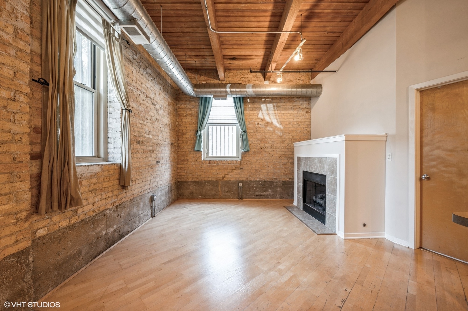 1740 N Maplewood Avenue Unit: 111