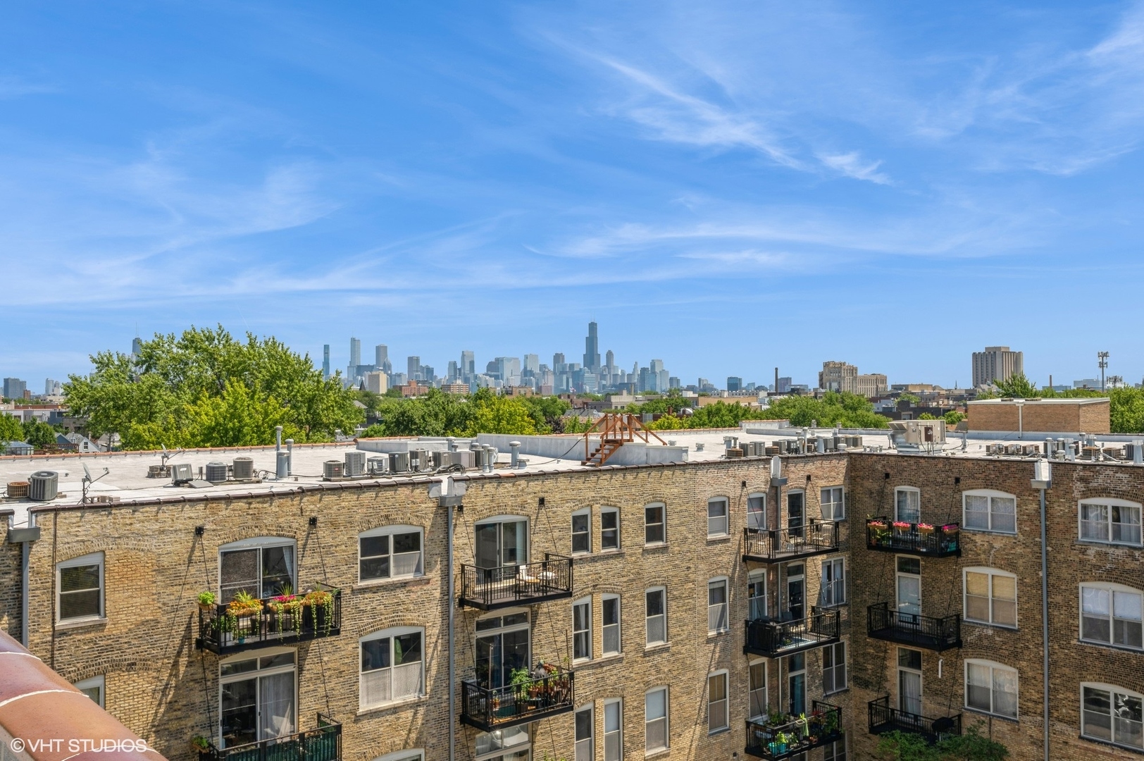 1740 N Maplewood Avenue Unit: 111