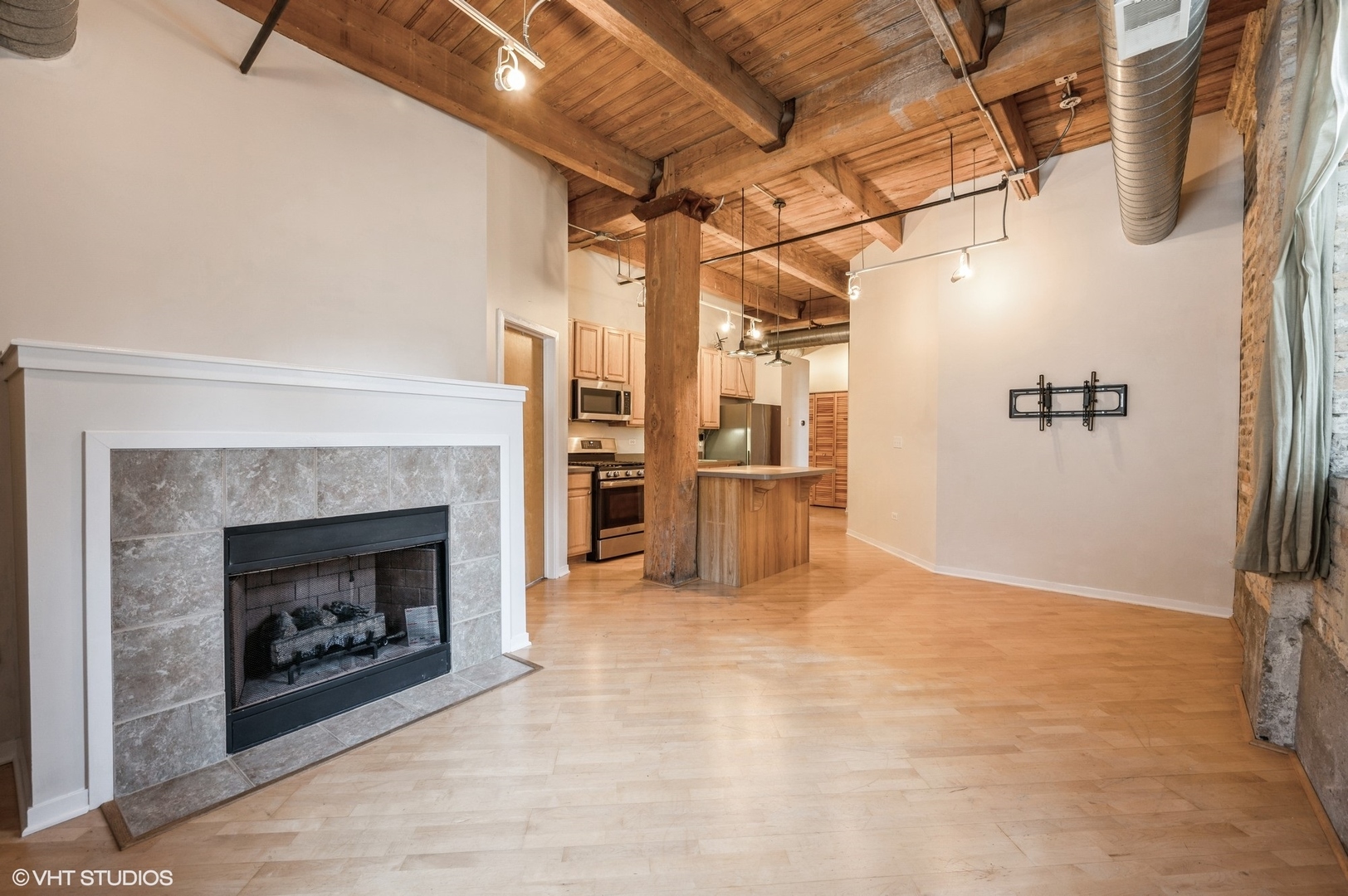1740 N Maplewood Avenue Unit: 111