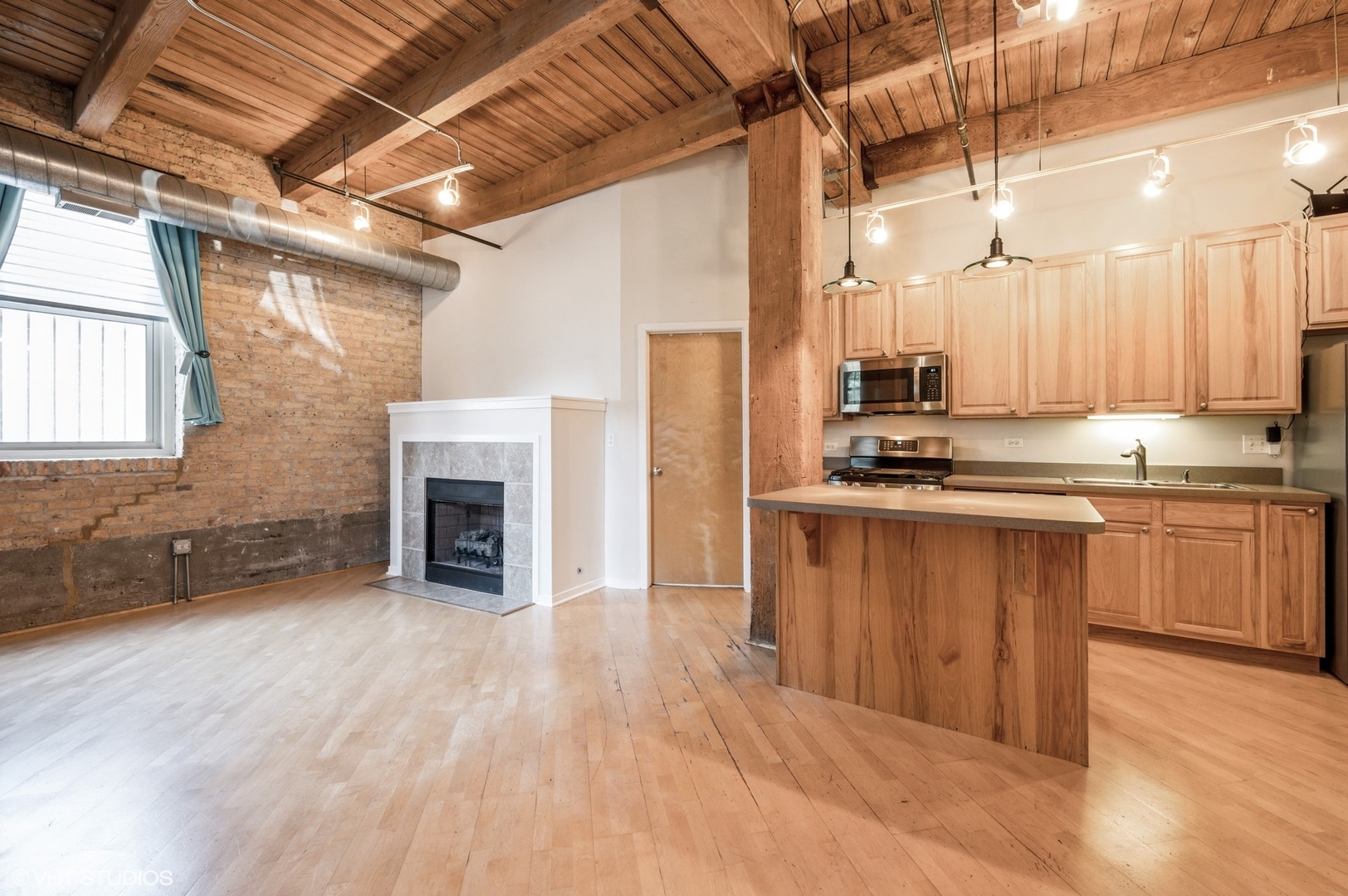 1740 N Maplewood Avenue Unit: 111
