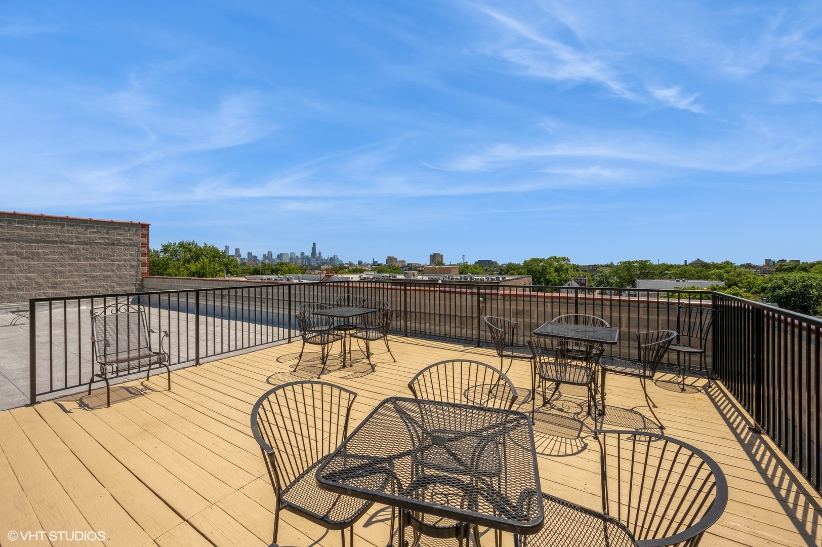 1740 N Maplewood Avenue Unit: 111
