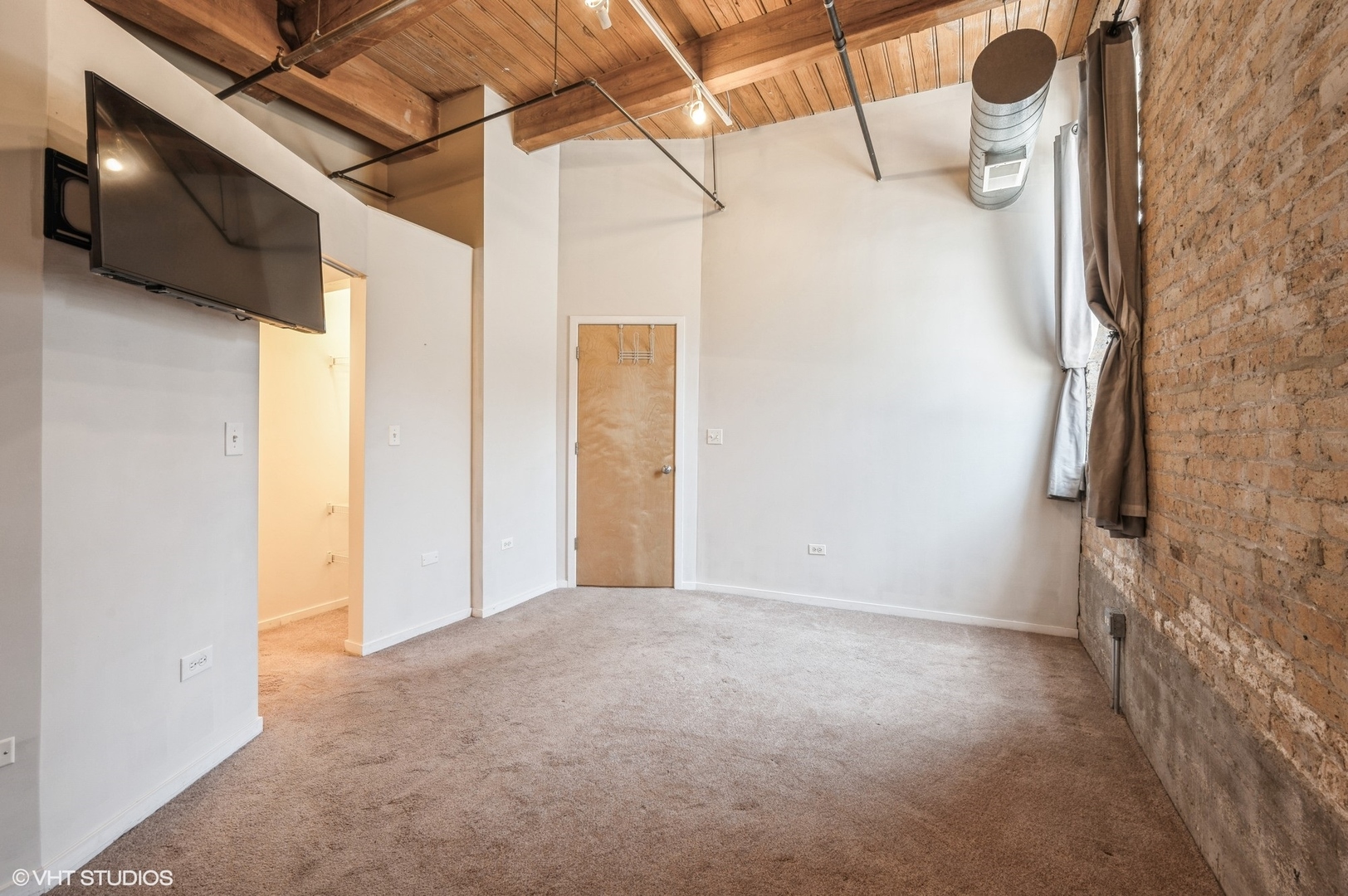 1740 N Maplewood Avenue Unit: 111