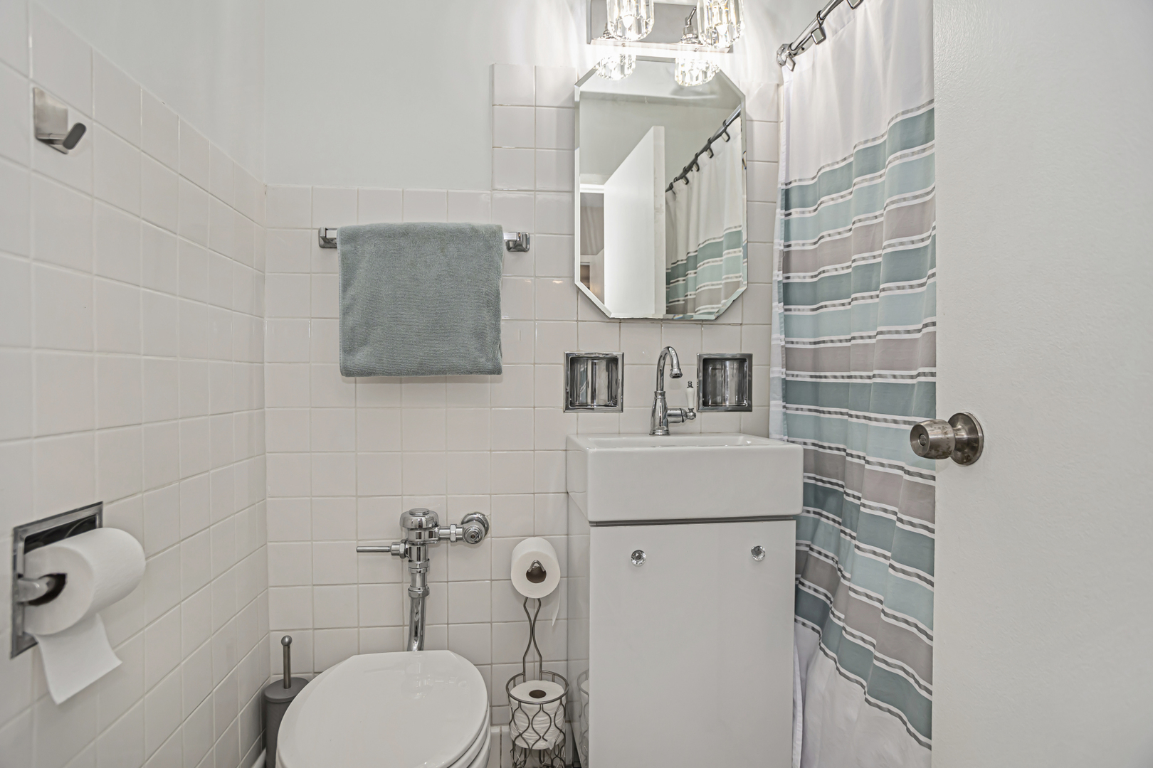 4880 N Marine Drive Unit: 608