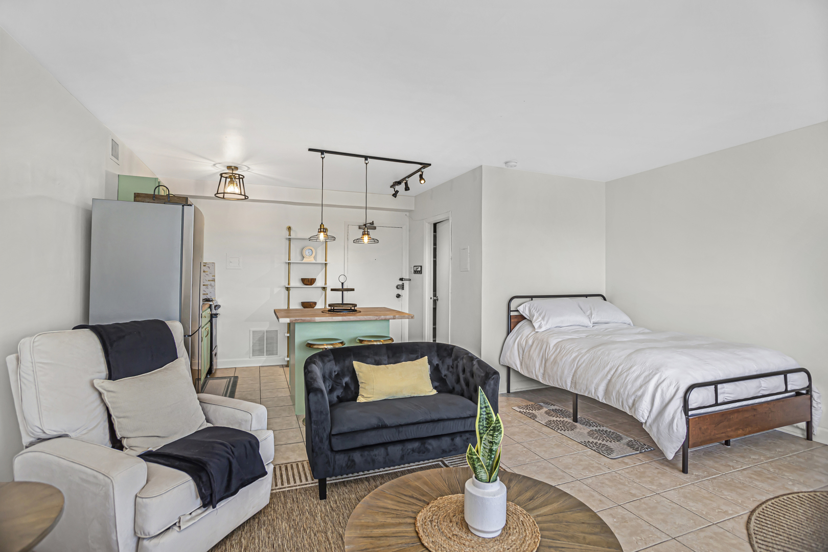 4880 N Marine Drive Unit: 608