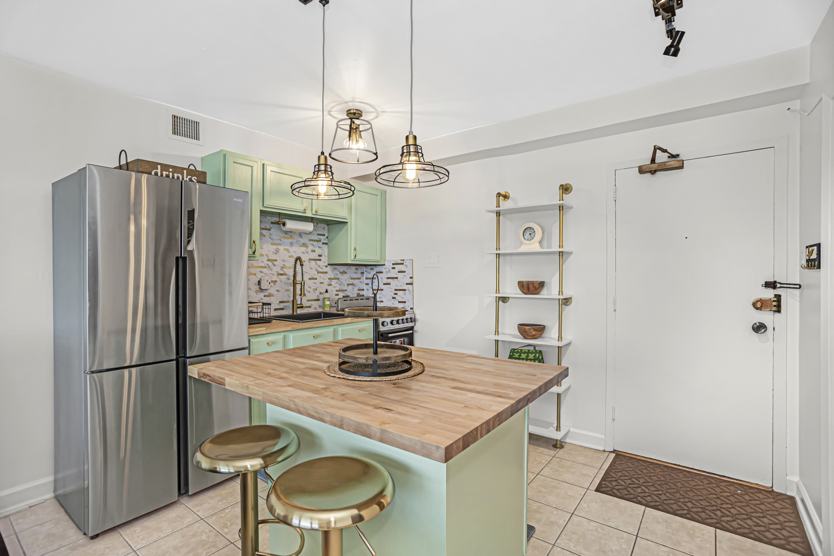 4880 N Marine Drive Unit: 608