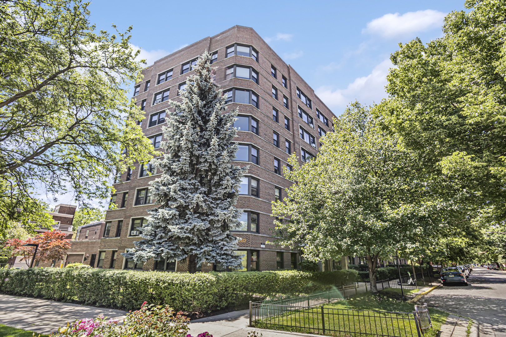 4880 N Marine Drive Unit: 608