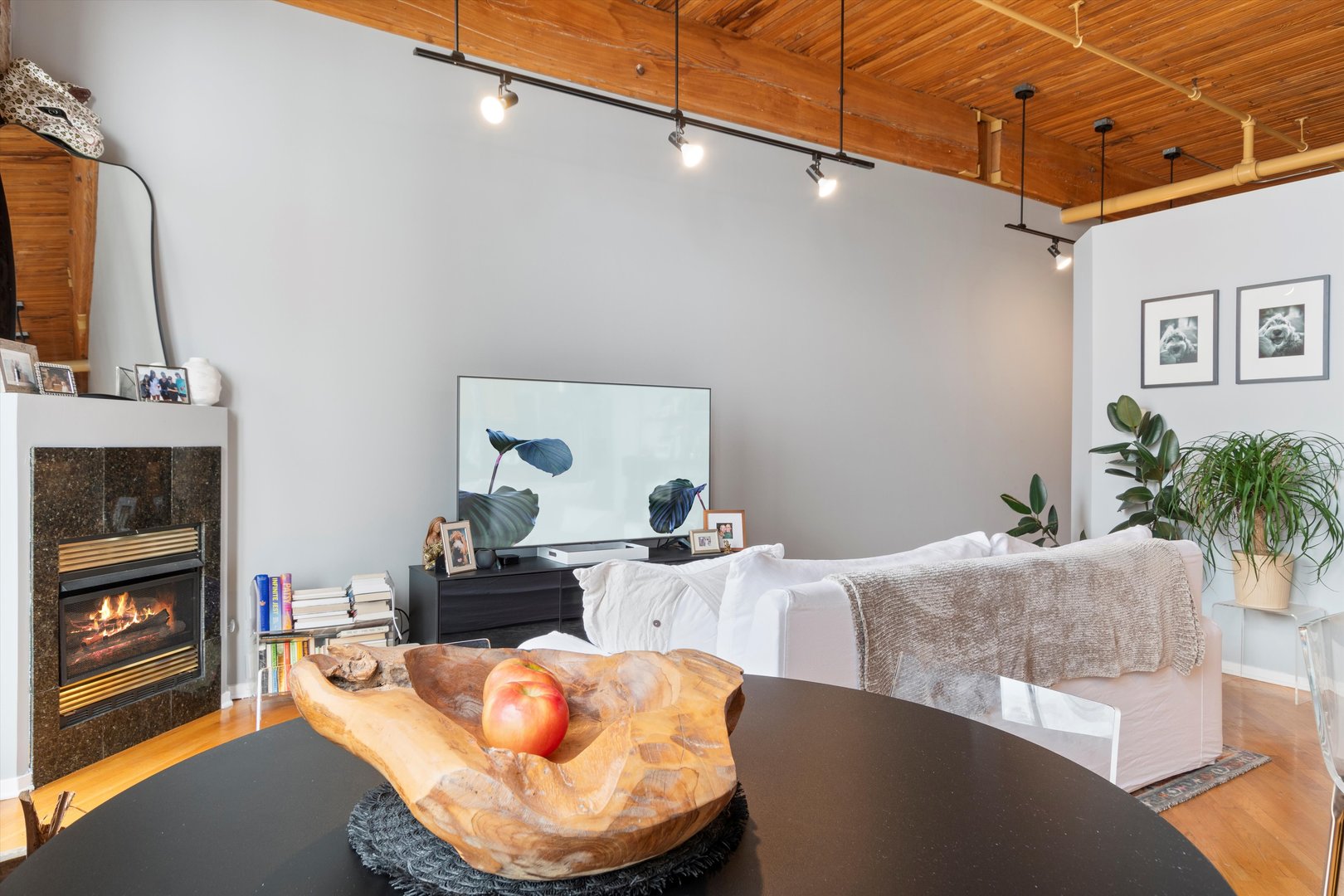 1801 S Michigan Avenue Unit: 604