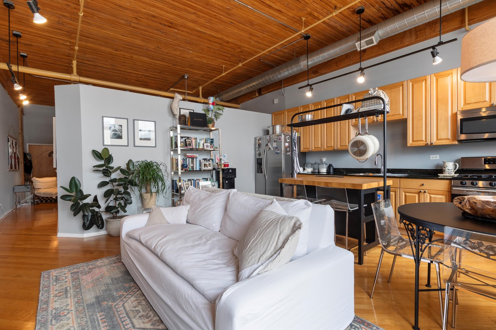 1801 S Michigan Avenue Unit: 604