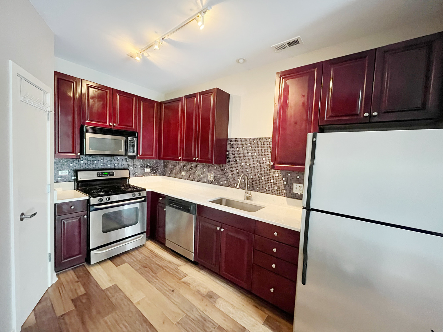 1075 W Roosevelt Road Unit: 303