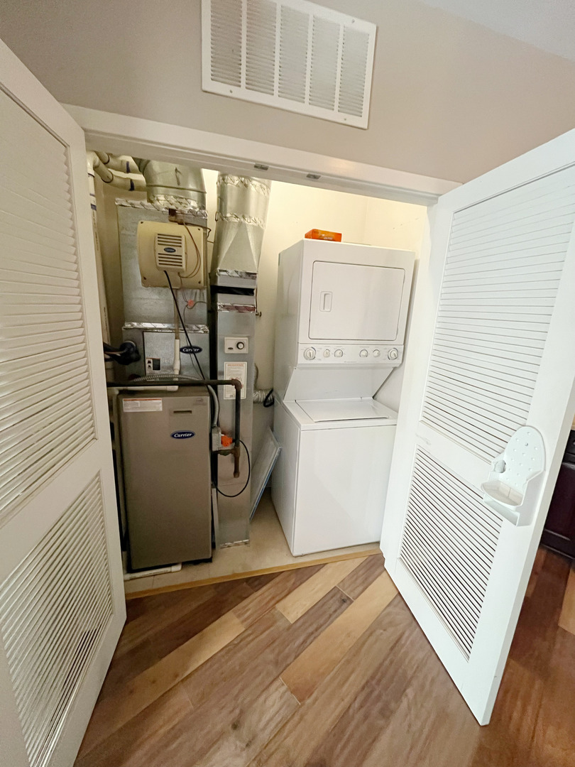 1075 W Roosevelt Road Unit: 303
