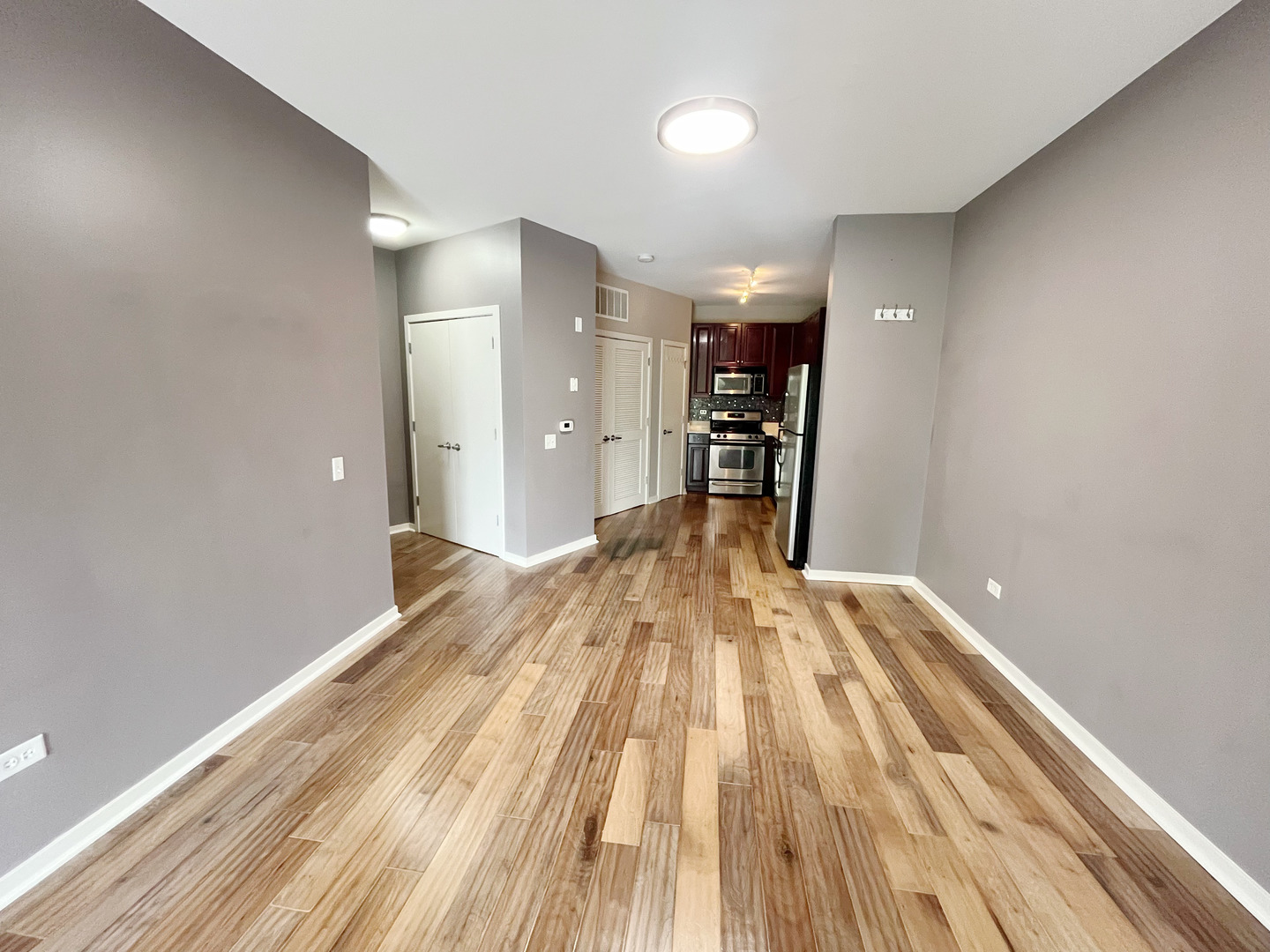 1075 W Roosevelt Road Unit: 303