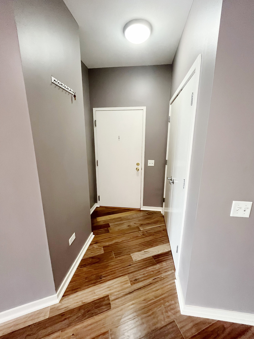 1075 W Roosevelt Road Unit: 303