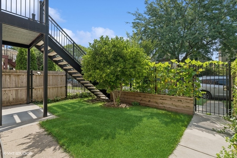 2930 N Gresham Avenue