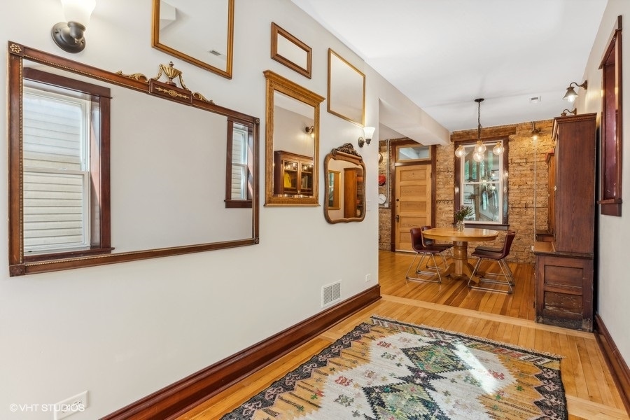 2930 N Gresham Avenue