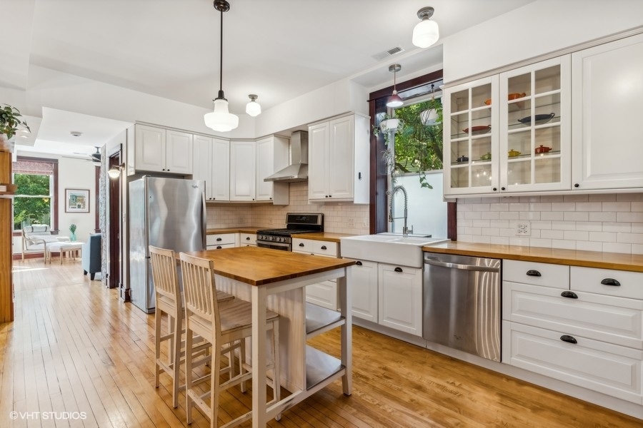 2930 N Gresham Avenue