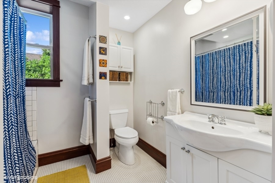 2930 N Gresham Avenue