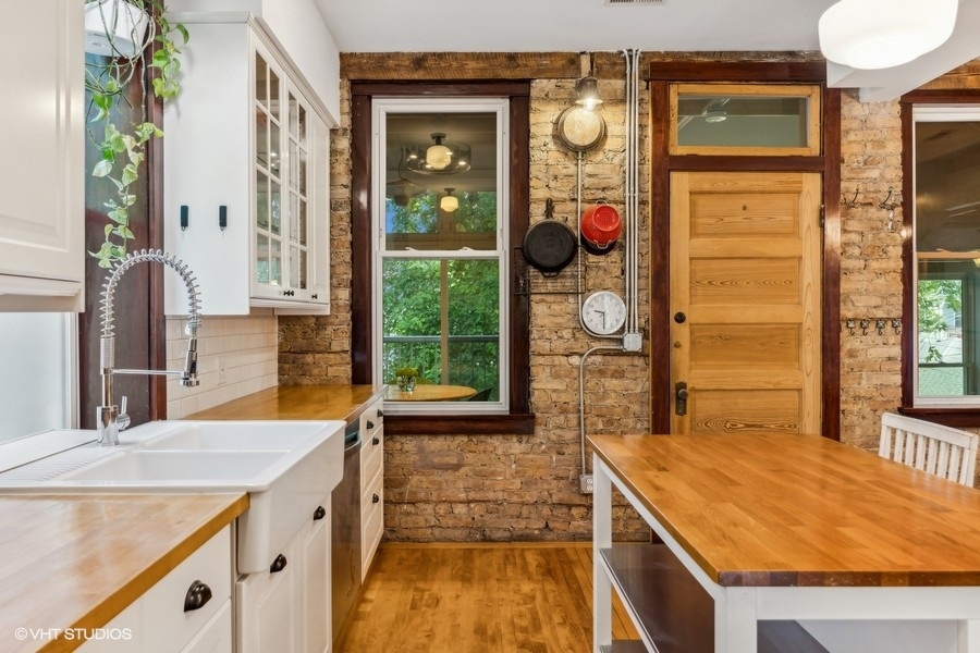 2930 N Gresham Avenue