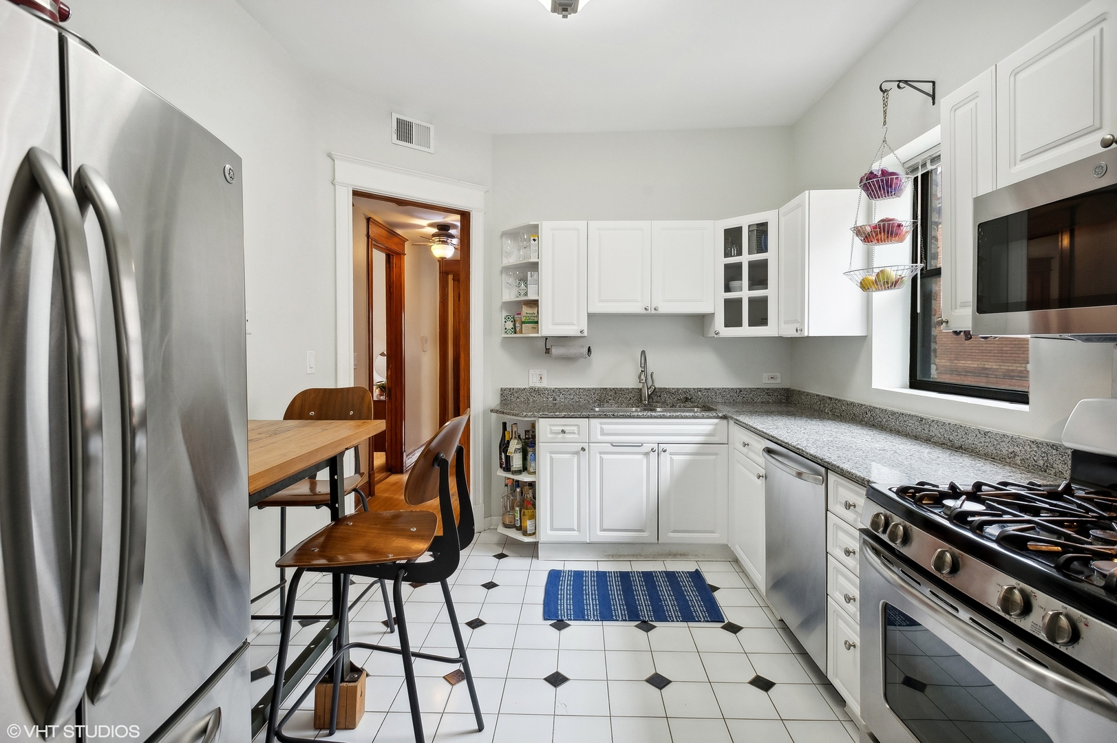 2331 N Kedzie Boulevard Unit: 2W