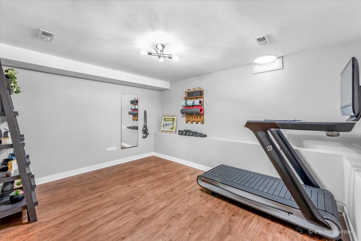 1525 N Claremont Avenue Unit: 1B