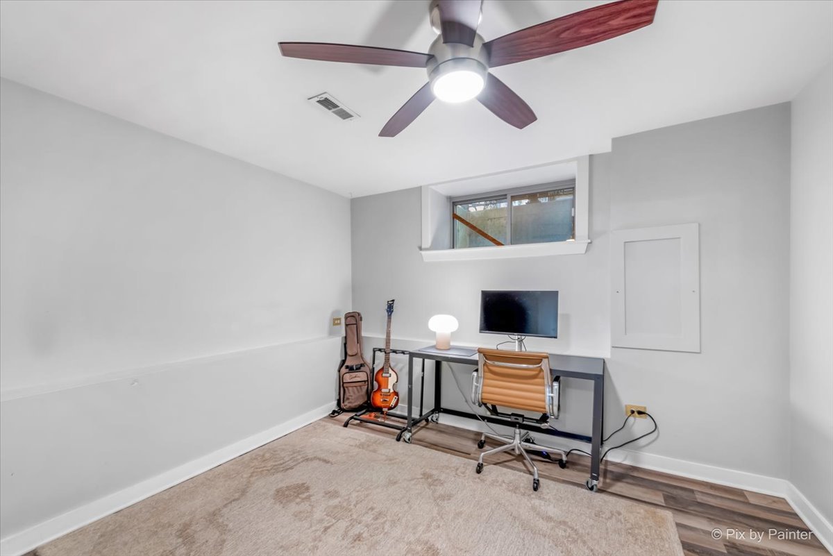 1525 N Claremont Avenue Unit: 1B