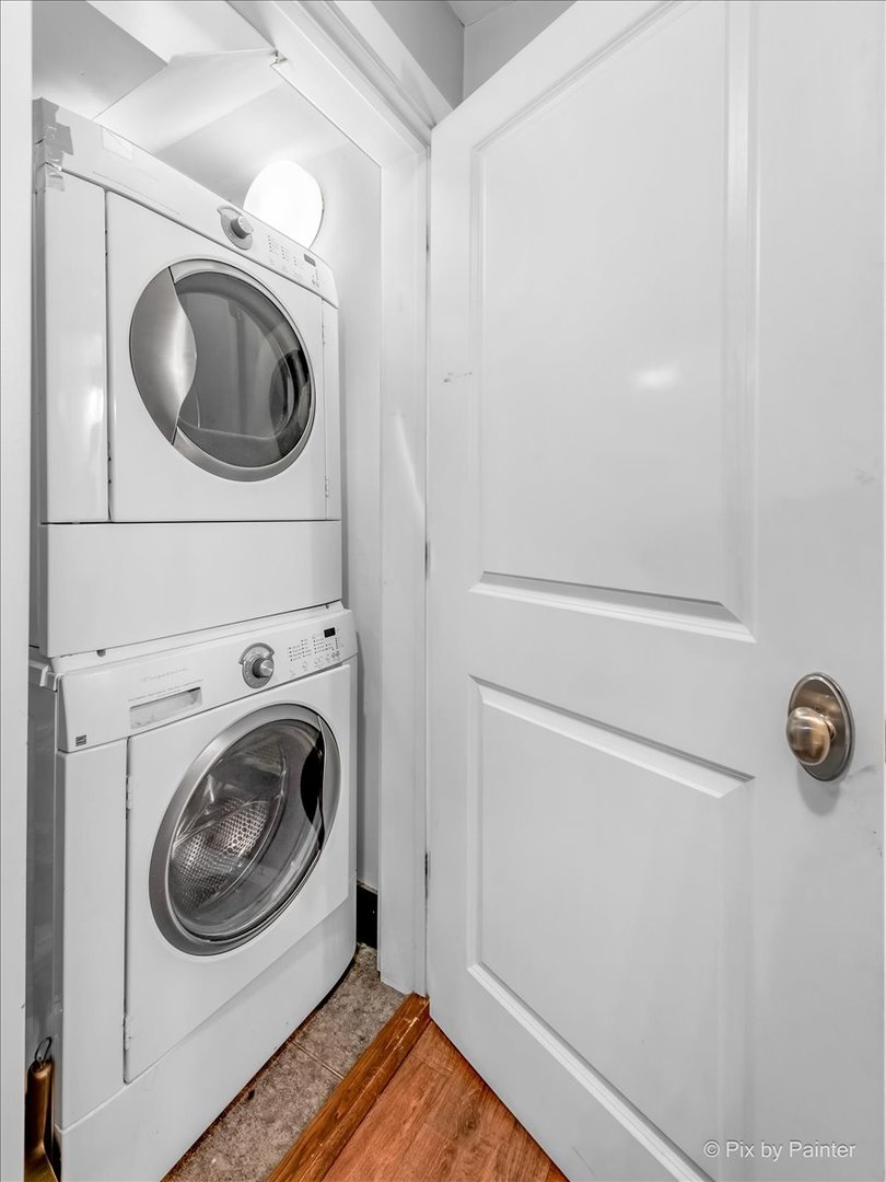 1525 N Claremont Avenue Unit: 1B