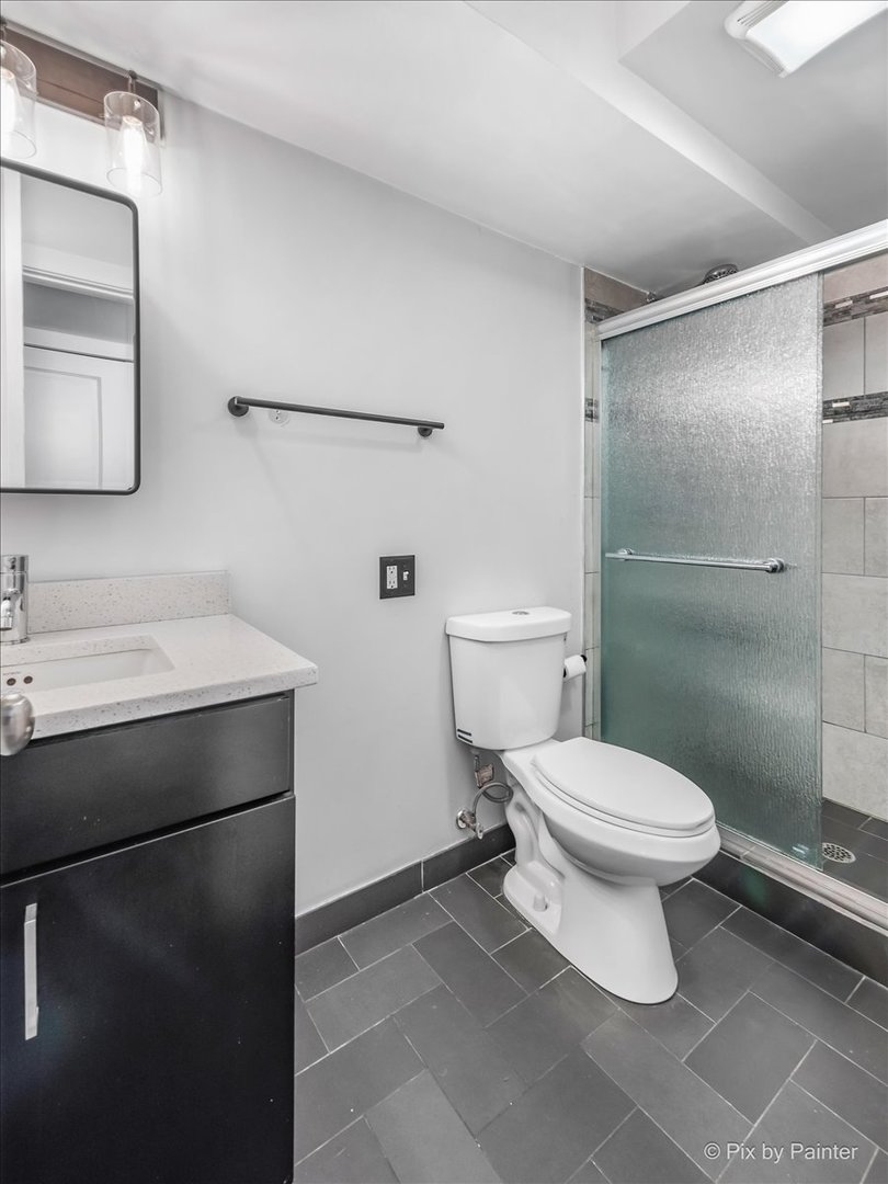 1525 N Claremont Avenue Unit: 1B