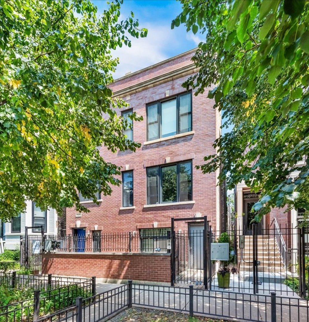 1525 N Claremont Avenue Unit: 1B