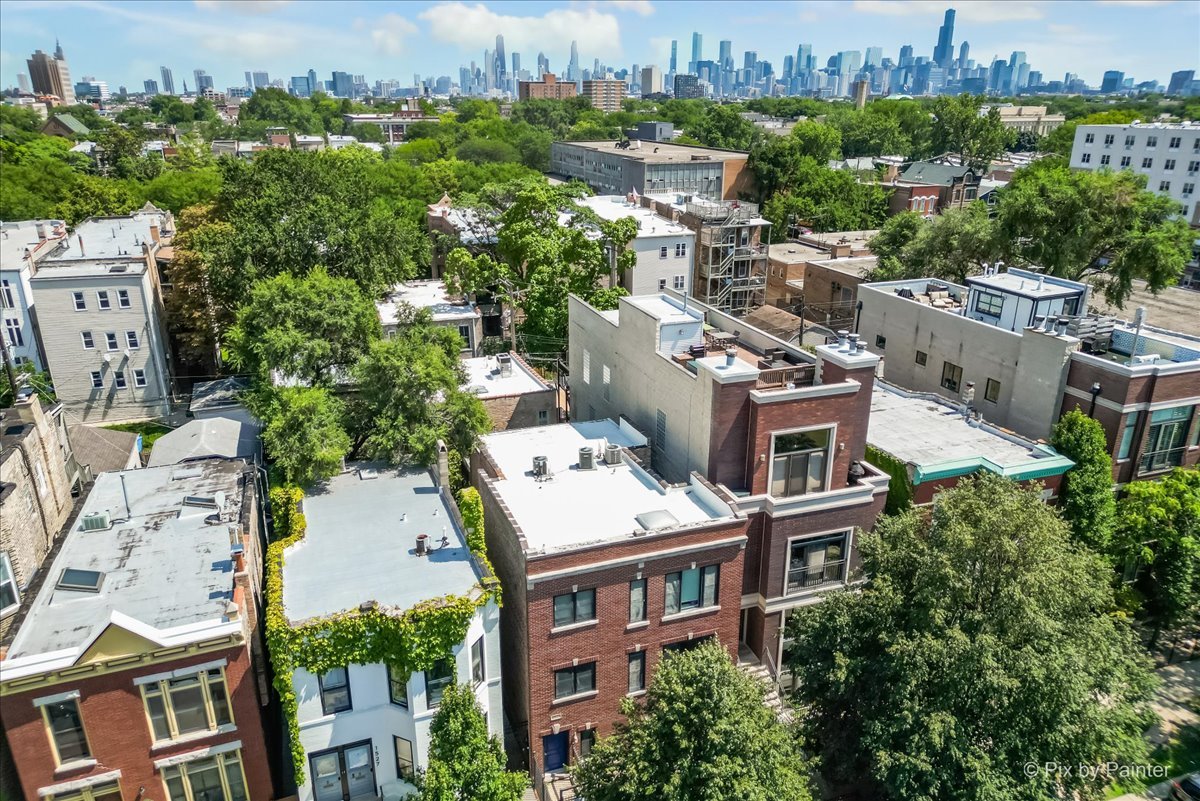 1525 N Claremont Avenue Unit: 1B