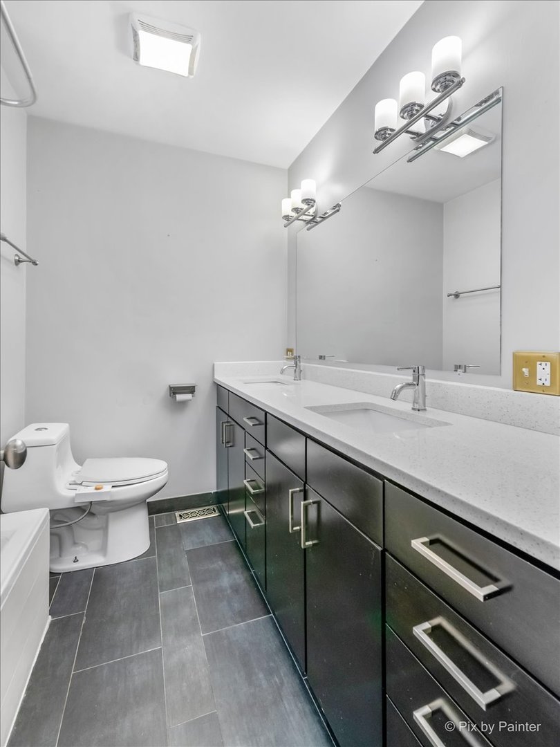 1525 N Claremont Avenue Unit: 1B
