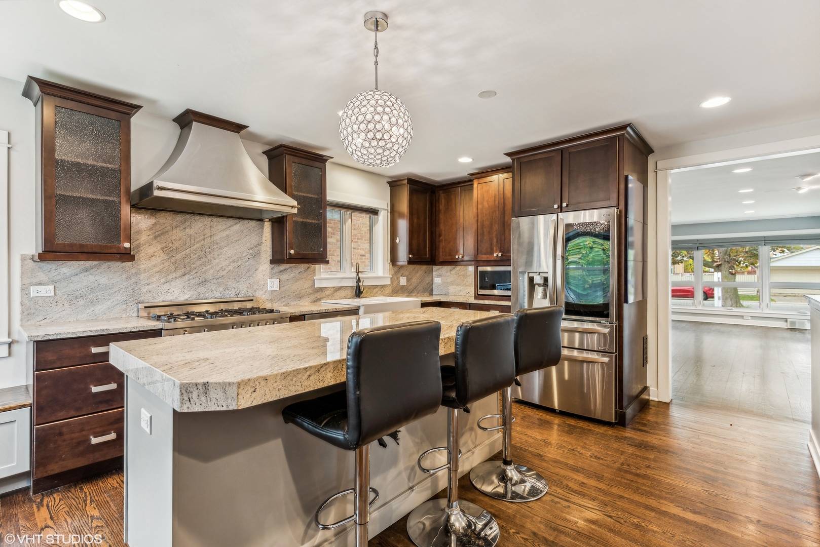 8311 N OTTAWA Avenue