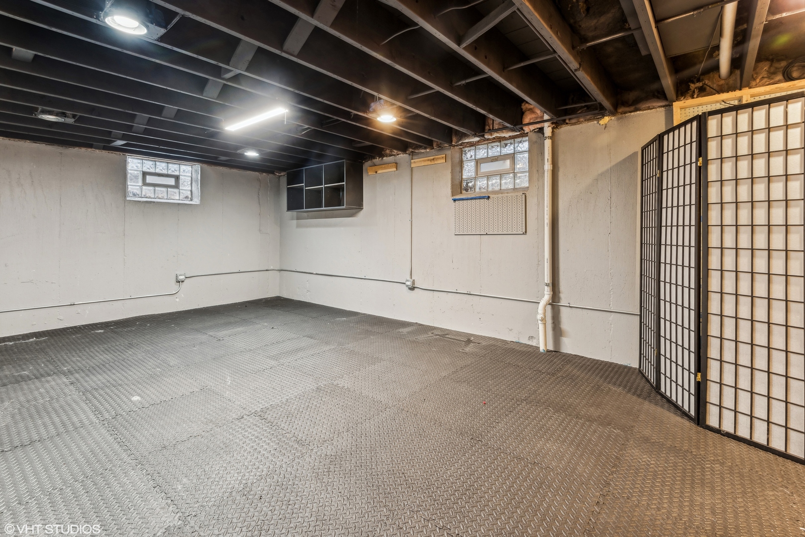 8311 N OTTAWA Avenue