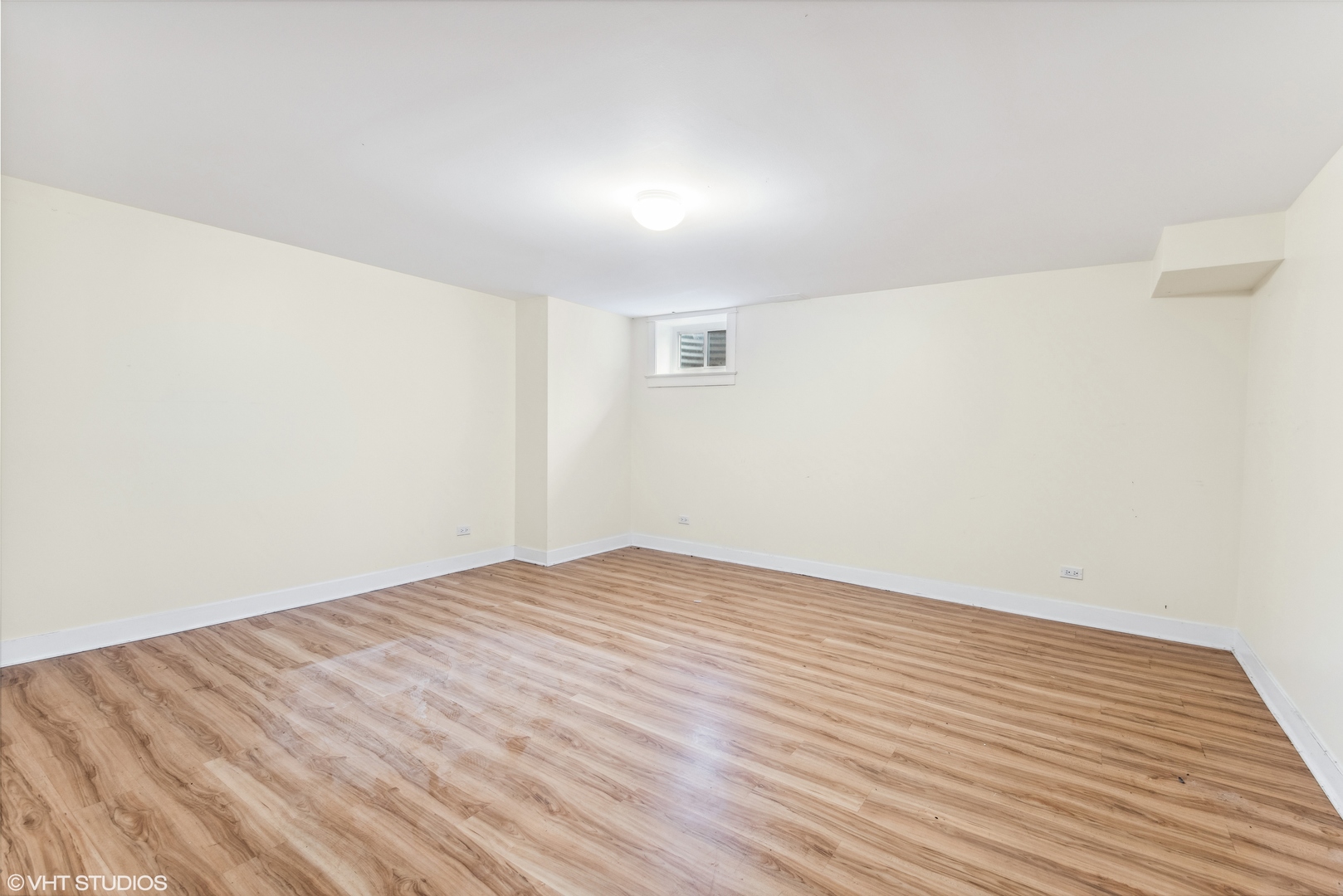 8311 N OTTAWA Avenue