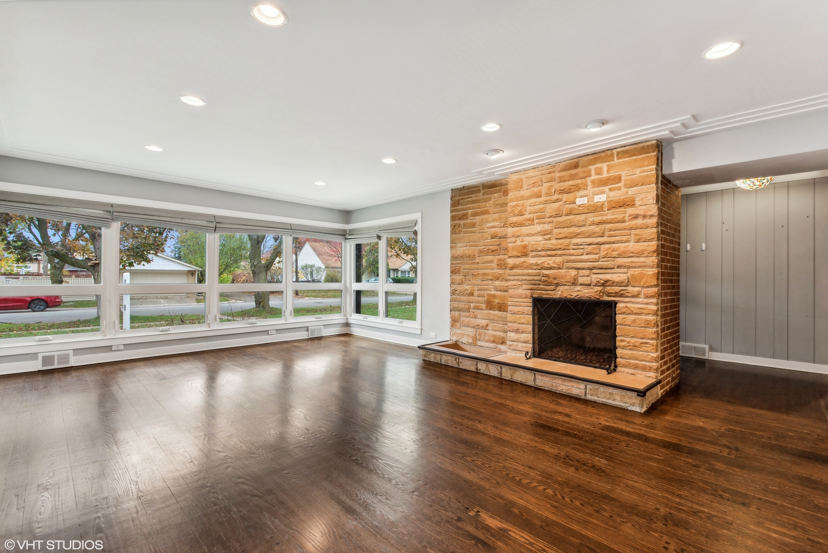 8311 N OTTAWA Avenue