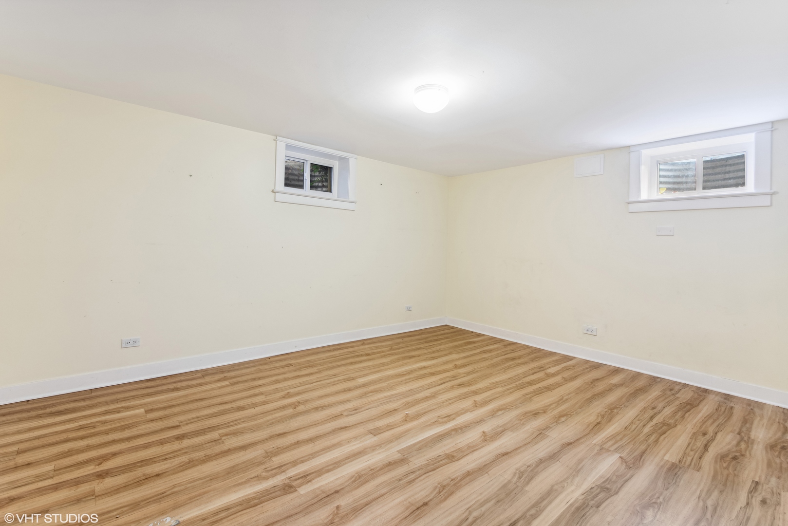 8311 N OTTAWA Avenue