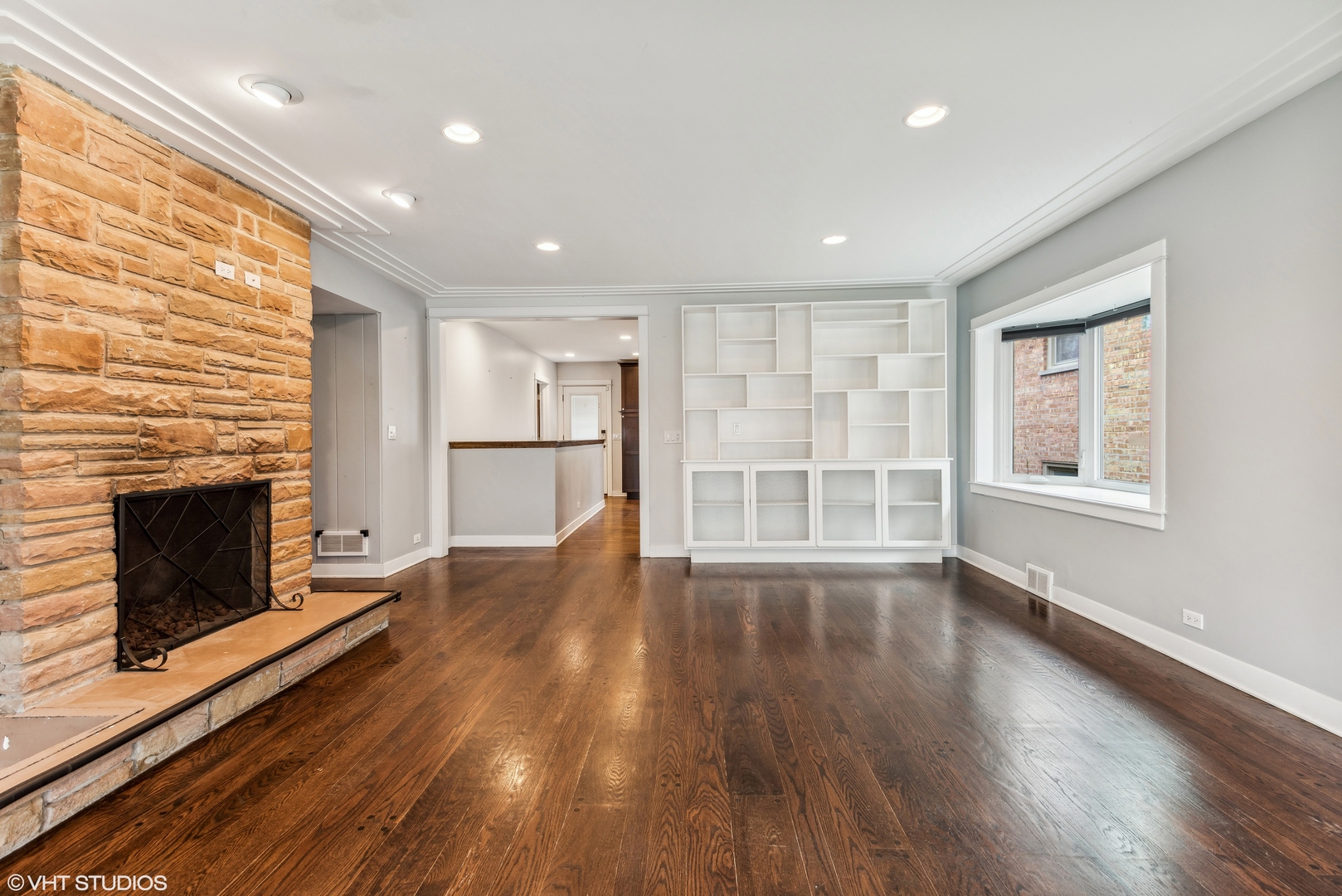 8311 N OTTAWA Avenue