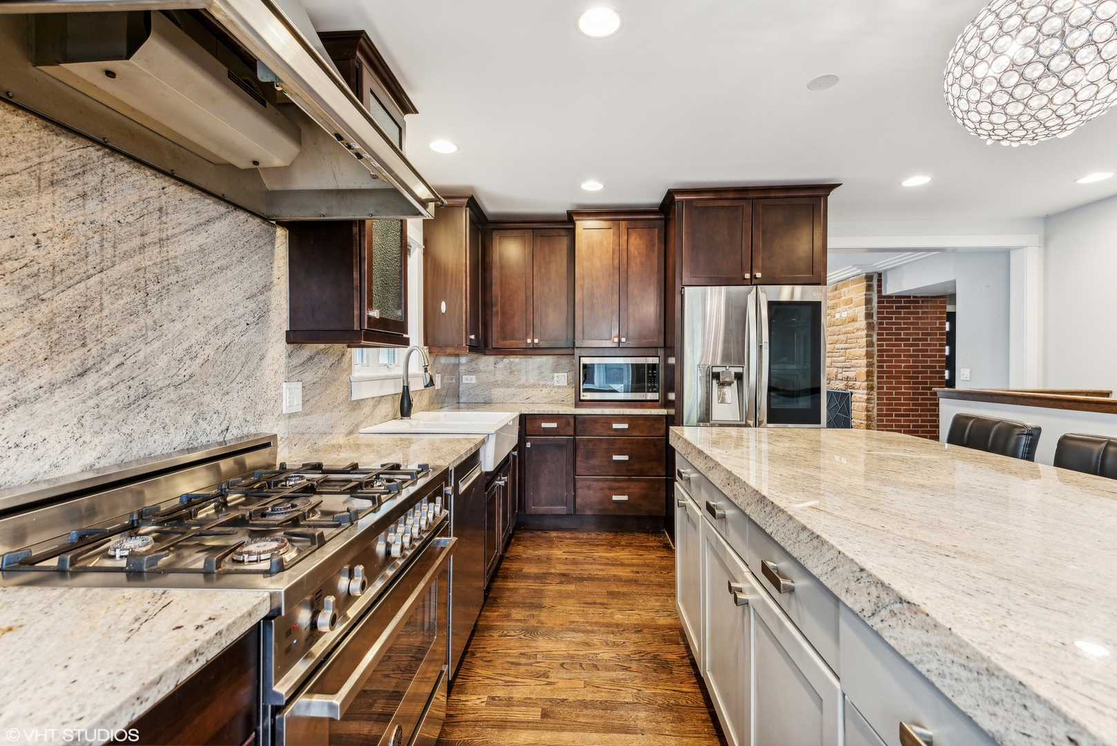 8311 N OTTAWA Avenue