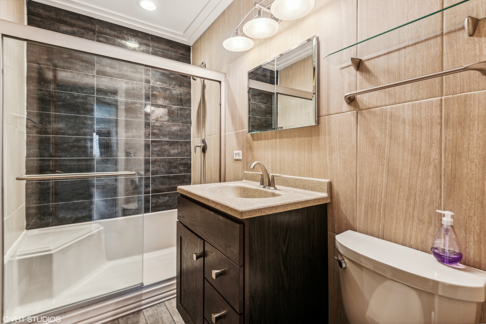 8311 N OTTAWA Avenue