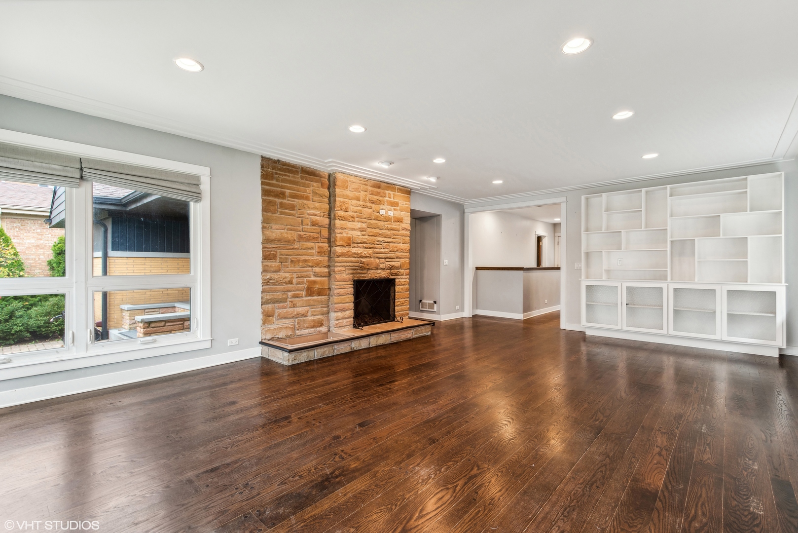 8311 N OTTAWA Avenue