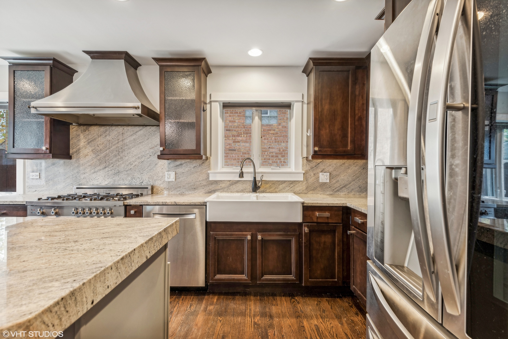 8311 N OTTAWA Avenue