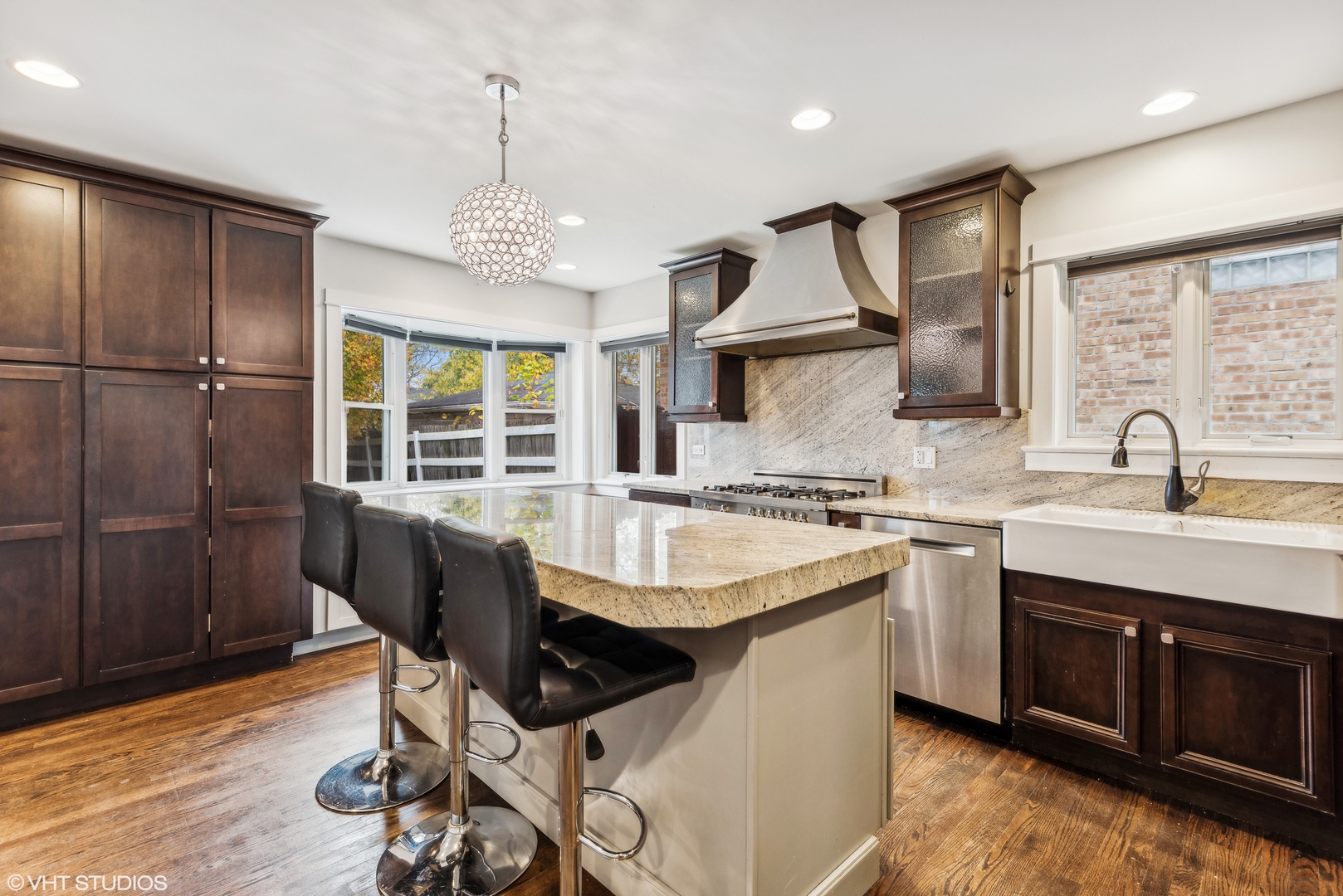 8311 N OTTAWA Avenue