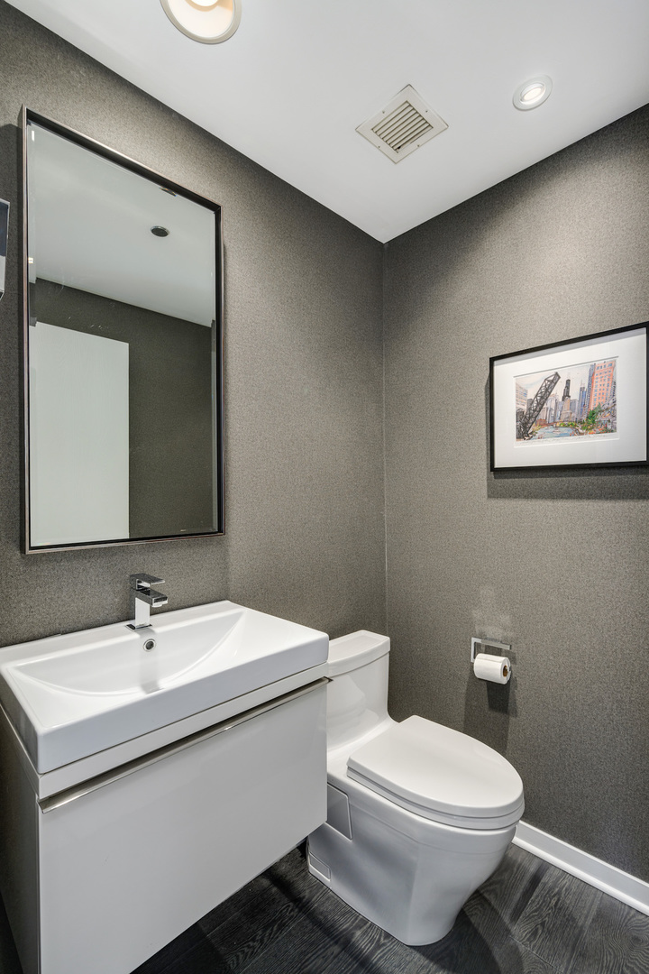 333 N Canal Street Unit: 3006