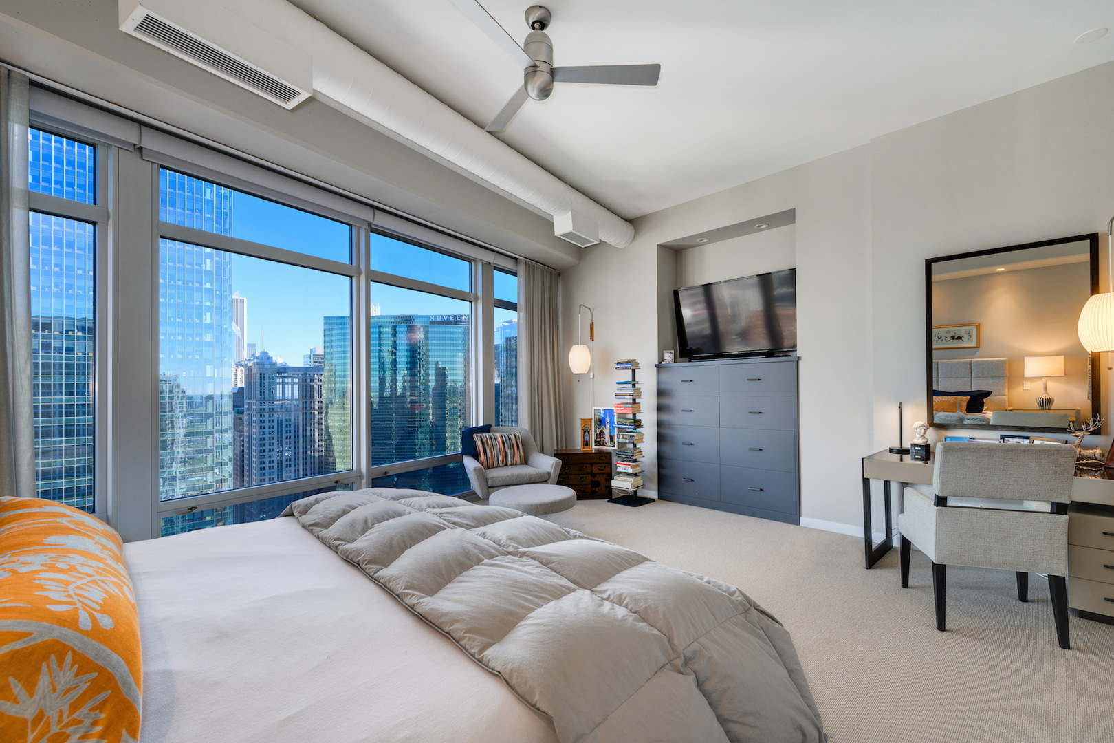 333 N Canal Street Unit: 3006