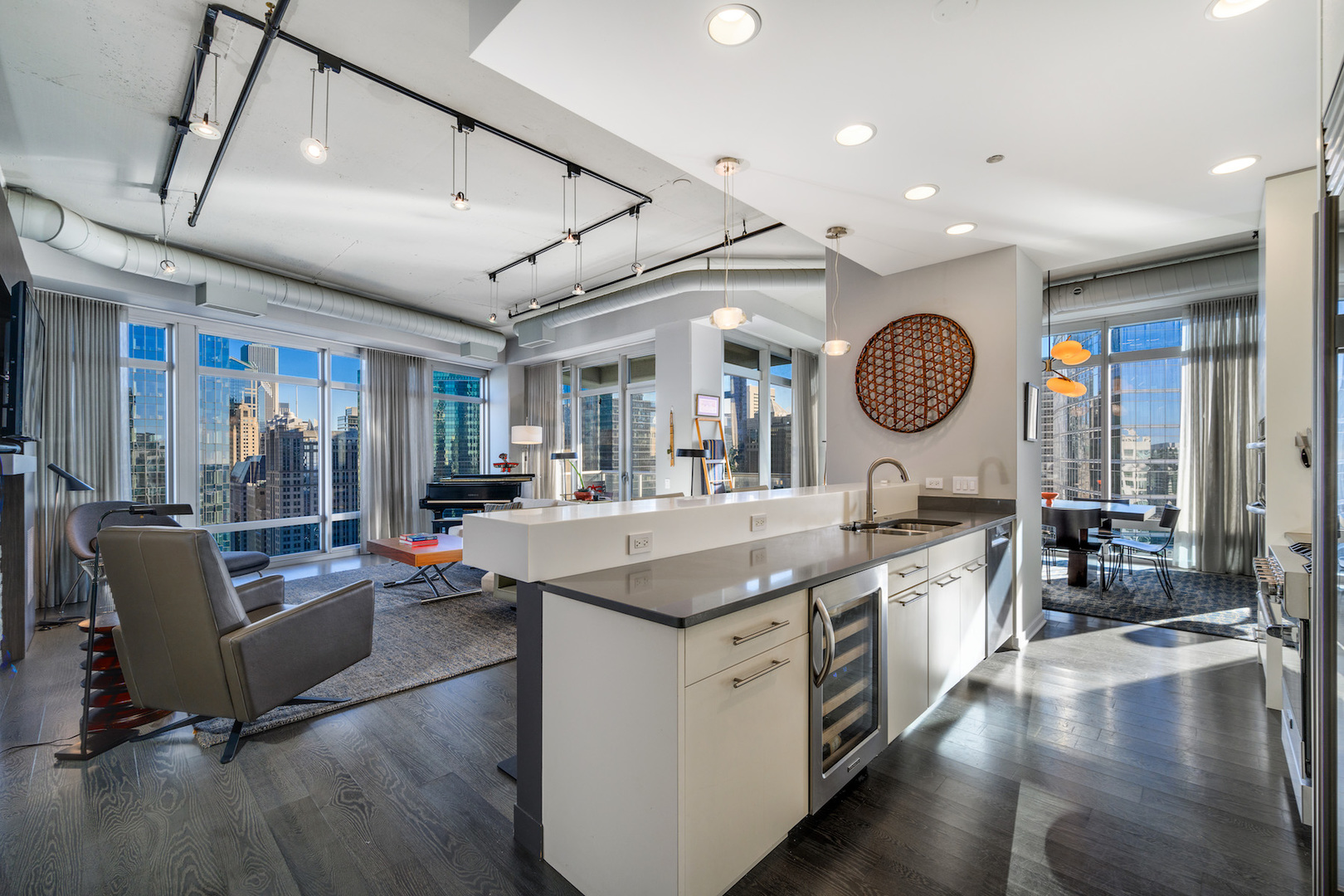333 N Canal Street Unit: 3006