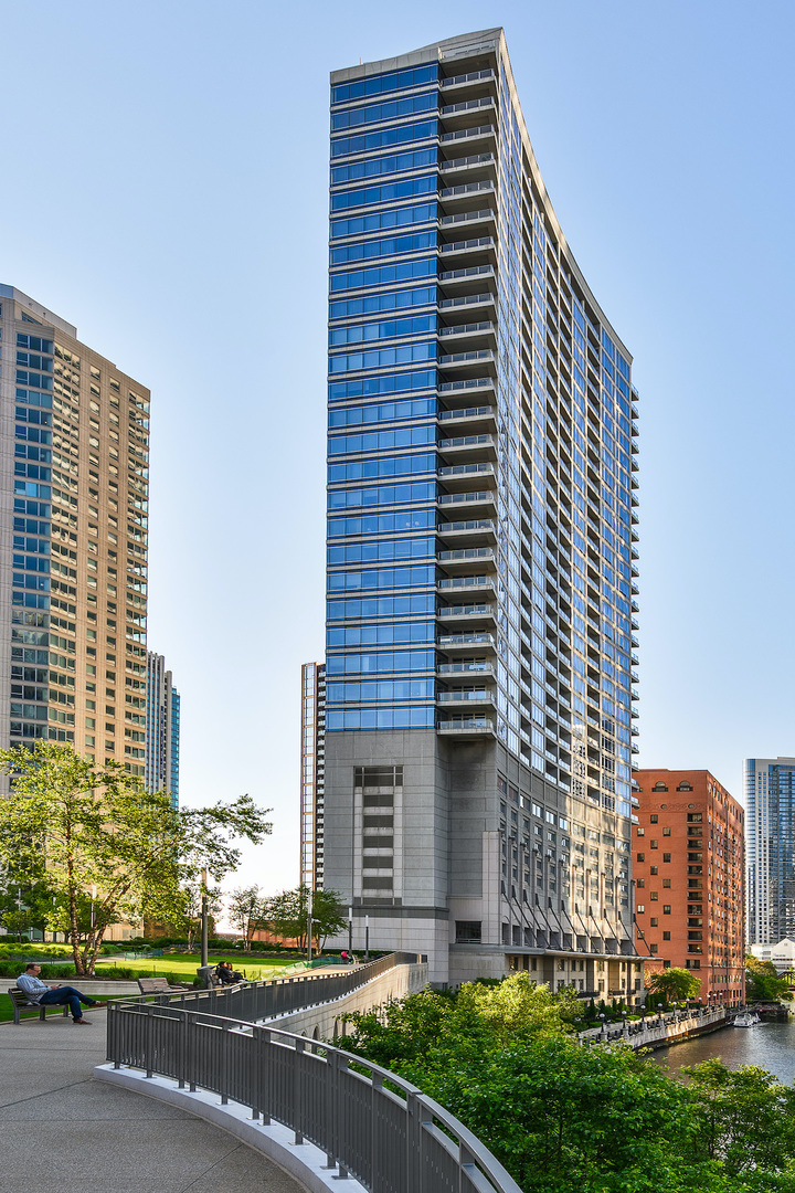 333 N Canal Street Unit: 3006