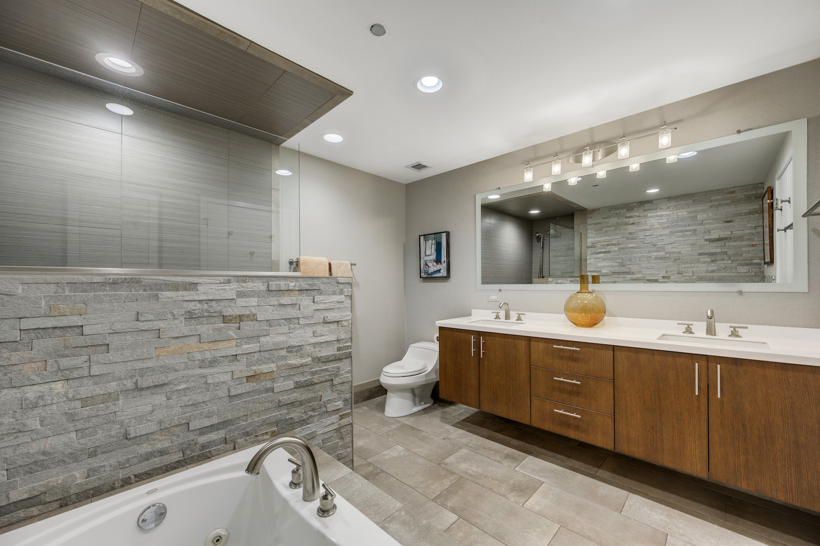 333 N Canal Street Unit: 3006