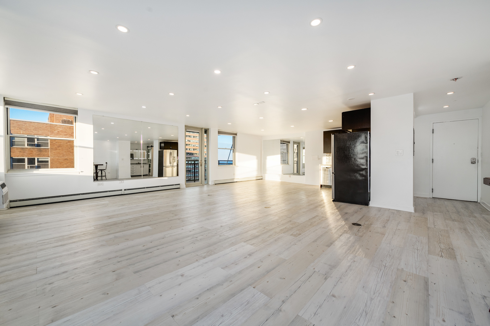 3033 N SHERIDAN Road Unit: 1511