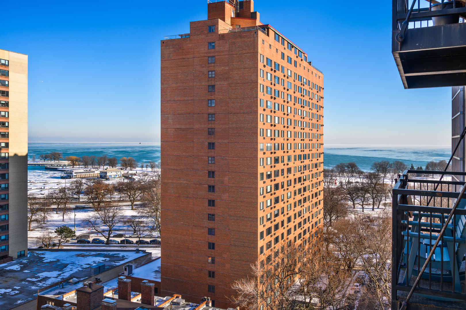 3033 N SHERIDAN Road Unit: 1511