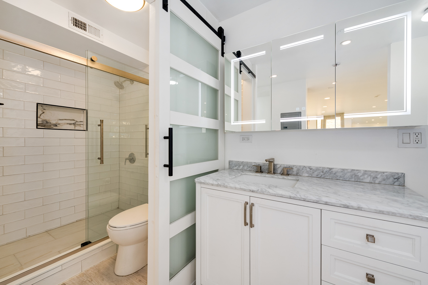 3033 N SHERIDAN Road Unit: 1511