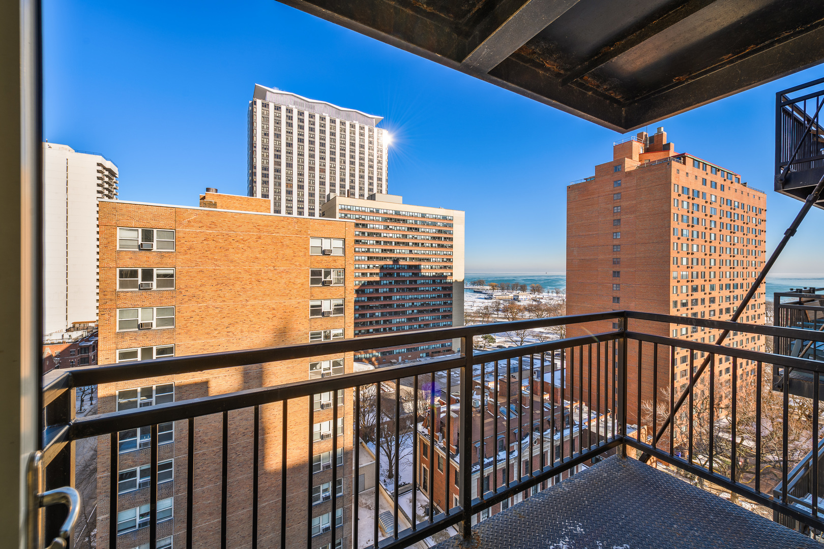 3033 N SHERIDAN Road Unit: 1511