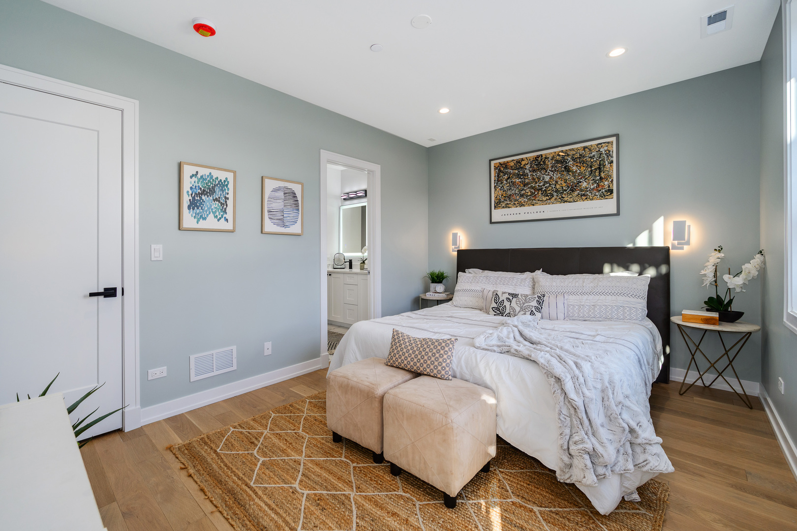 1533 W Fry Street Unit: 2W